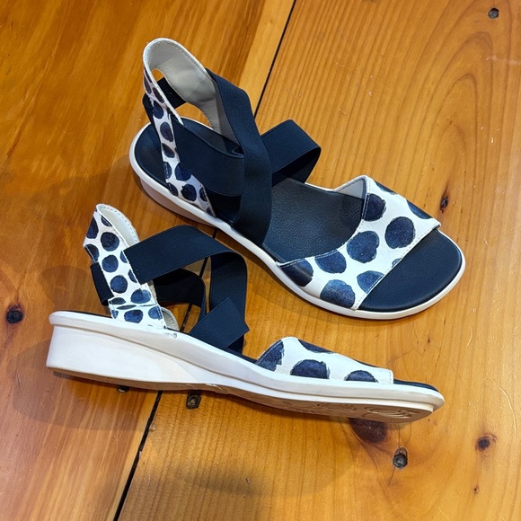 ARCHE France 38 Navy Polka Dot Wedge Open Toe Sandals Criss-Cross Straps - Picture 1 of 8